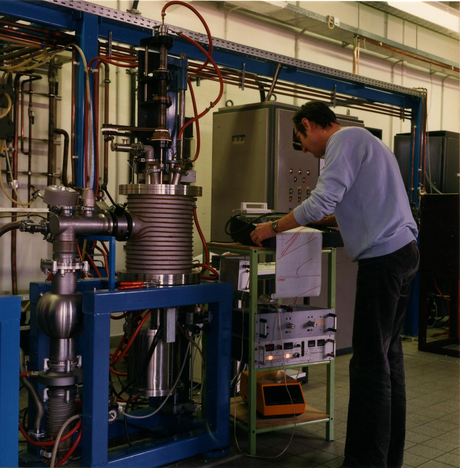 Kristallzuchtanlage mit Dr. Hesse