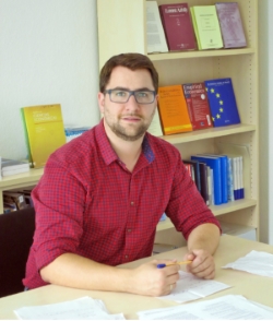 Picture of Sven Steinkamp sitting in the conference room